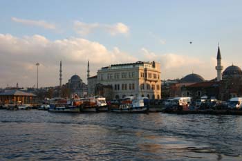 Autre vue du Bosphore o� se contras.. Turquie - Tourisme - Istanbul aux mille facet...